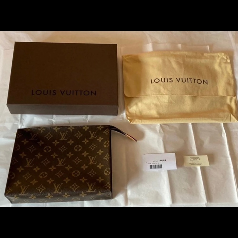 Louis Vuitton Toiletry 26